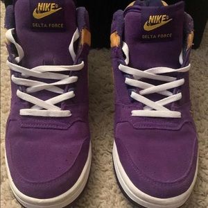 NIKE Delta Force 3/4 Purple /Yellow LA Lakers 11.5